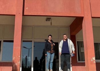 Alaşehirli karı koca 40 yaşından sonra yüksekokullu oldu