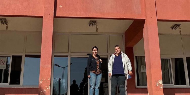 Alaşehirli karı koca 40 yaşından sonra yüksekokullu oldu