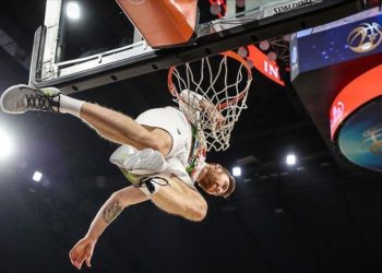 Onuralp Bitim, Windy City Bulls formasıyla ilk maçında 14 sayı attı