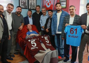 Trabzonsporlu futbolculardan anlamlı ziyaret