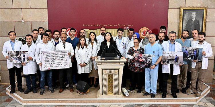 AK Parti'li Durgut'tan Filistin'deki sağlık çalışanlarına destek