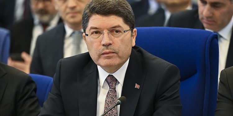 Yeni bir Anayasaya ihtiyaç duyduğumuz açıktır