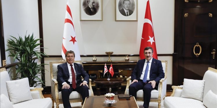 Cumhurbaşkanı Yardımcısı Yılmaz, KKTC Başbakanı Üstel ile görüştü