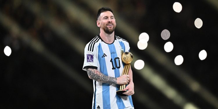 Messi'nin 2022 Dünya Kupası'nda giydiği formalar, müzayedeye çıkacak