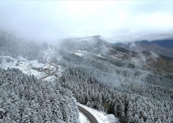 Kastamonu ormanlarında sonbahar ve kış güzelliği bir arada yaşanıyor