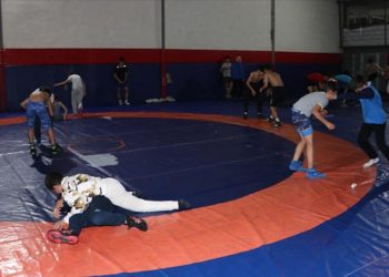 Erzurum’daki Aile ve Sosyal Hizmetler Spor Kulübünde geleceğin güreşçileri yetiştiriliyor