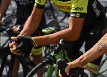 Bisiklet sevdası farklı mesleklerden sporcuları İzmir’de buluşturdu