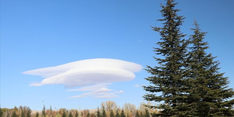 Niğde'de mercek bulutu görüntülendi