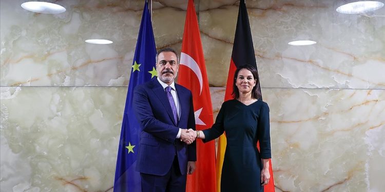 Dışişleri Bakanı Fidan, Berlin'de Alman ve Ukraynalı mevkidaşlarıyla görüştü