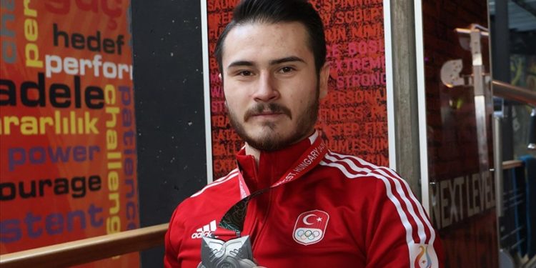 Milli sporcu Enes Özdemir, Dünya Karate Şampiyonası’ndaki başarıyı değerlendirdi