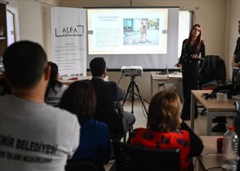 İzmir’de belediyenin veteriner işleri personeline hayvan psikolojisi eğitimi veriliyor