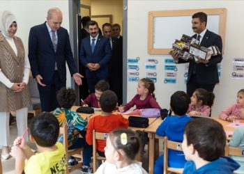 TBMM Başkanı Kurtulmuş, Meclis kreşindeki öğretmen ve öğrencilerle buluştu