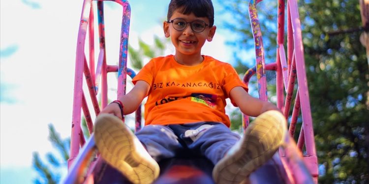 Eskişehir’de tedavi gören 7 yaşındaki Egemen lösemiden kurtuldu