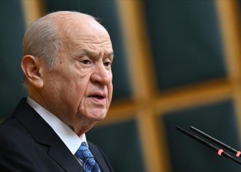 Kürt kökenli kardeşlerimizin daha az eşit olduğunu söylemek hakikate alenen kastetmektir