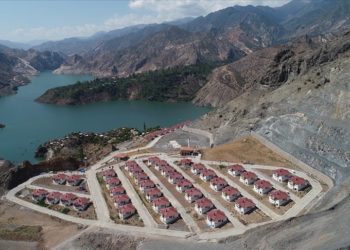 Yusufeli Barajı nedeniyle yerleşim yerleri değişen köylüler yeni yuvalarına alıştı