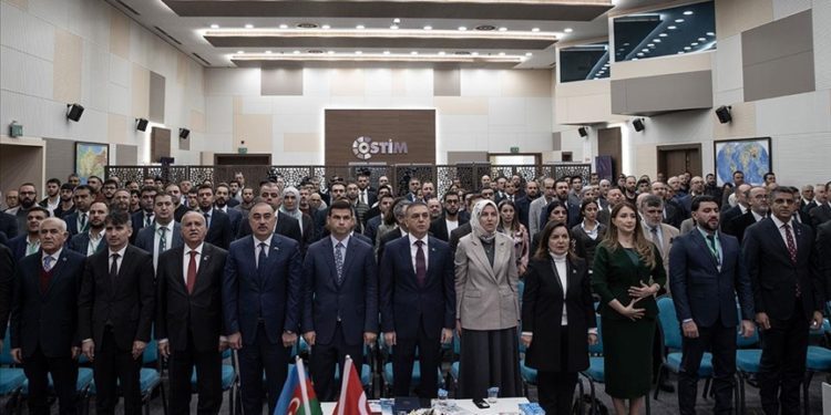 "İş Dünyası 100 İlin Zirvesi" Ankara'da yapıldı