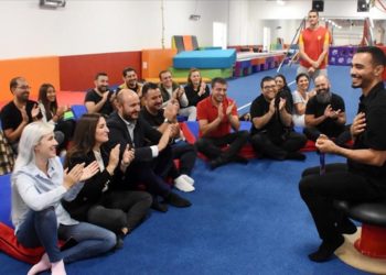 Milli cimnastikçi Ferhat Arıcan, Göztepe Cimnastik Akademi'de velilerle buluştu