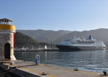 Saint Kitts ve Nevis bayraklı kruvaziyer “Blue Sapphire” kışlama için Marmaris’te