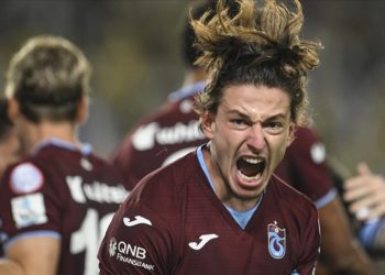 Trabzonspor taraftarının 21 yıl önce yazdığı mektup, bordo-mavili kulübe teslim edildi