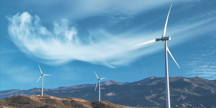 Elektrikte kurulu güç 2028'de yüzde 27 artışla 136 bin megavata ulaşacak