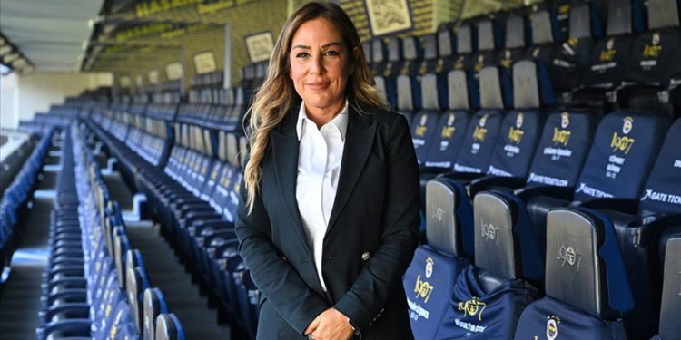 Fenerbahçe Opet Kadın Voleybol Takımı’nda hedef 3 kupayı da kazanmak