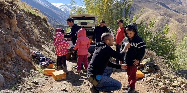 Hayırseverler, Cihan öğretmenin fedakarlığına kayıtsız kalmadı