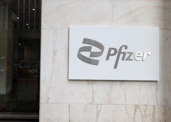 Pfizer’den Polonya’ya Kovid-19 aşı sözleşmesini ihlal ettiği için 1,5 milyar dolarlık dava