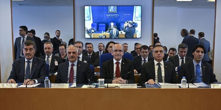 Toplumun refahını kalıcı şekilde yükseltmek için dezenflasyon programını kararlılıkla uygulayacağız