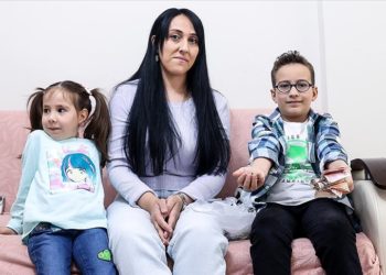 Minik Barlas forma almak için biriktirdiği parayı Gazzeli kardeşlerine gönderecek