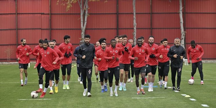 6 maçtır yenilmeyen Gençlerbirliği, devre arasına 5’te 5 yaparak girme peşinde