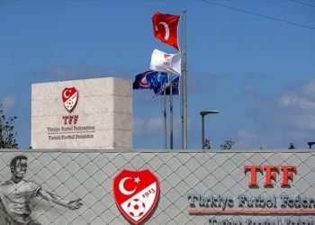 Fenerbahçe Başkanı Koç ve Galatasaray Başkanı Özbek, PFDK'ye sevk edildi