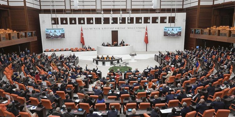 Türk askerinin Azerbaycan’daki görev süresini 1 yıl uzatan Cumhurbaşkanlığı tezkeresi kabul edildi