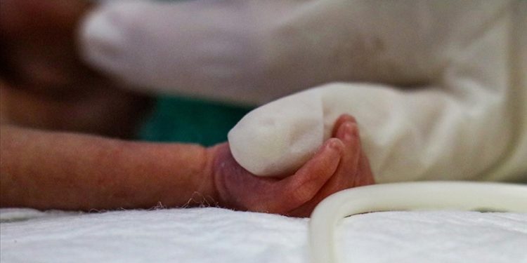 Van’da 24 haftalıkken dünyaya gelen 500 gramlık bebek sağlık çalışanlarının çabasıyla büyüyor