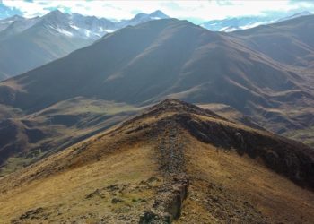 Van Gölü’ne hakim dağdaki kale kalıntısının turizme kazandırılması talebi