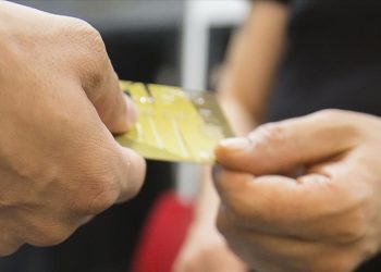 Hakem heyeti, “aidatsız kredi kartı seçeneği sunmayan” bankanın aidatı iadesine karar verdi