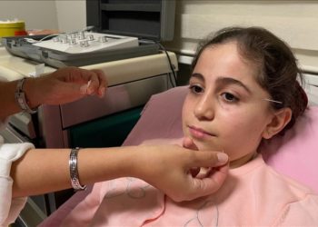 Yüz felci geçiren 10 yaşındaki çocuk akupunktur ile sağlığına kavuştu