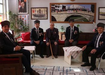 Kıbrıs gazileri KKTC’nin kuruluşuna giden yolda Barış Harekatı’nın önemini anlattı