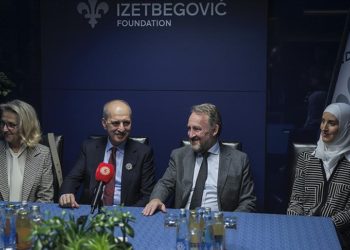 TBMM Başkanı Kurtulmuş, Bosna Hersek'te SDA Genel Başkanı Bakir İzetbegoviç ile görüştü