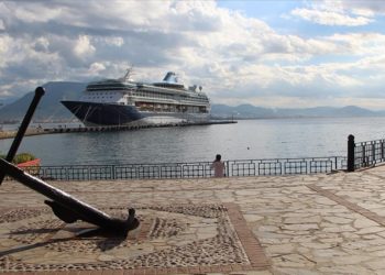 Kruvaziyer "Marella Discovery 2" Alanya Limanı'na demirledi