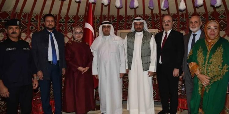 Kuveyt'te düzenlenen "Türk Köyü Etkinliğinde" Türk kültürü tanıtılıyor