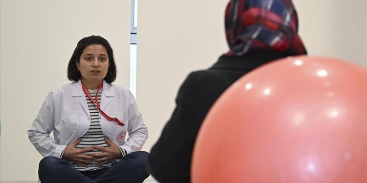 Kadınlarda sık görülen “idrar kaçırma”ya ameliyatsız çözüm