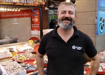 Trabzon'da hamsinin kilogramı 35 liradan tüketiciyle buluşturuluyor