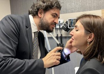 Simli makyaj ürünlerinde bulunabilen ağır metaller hastalığa davetiye çıkarıyor