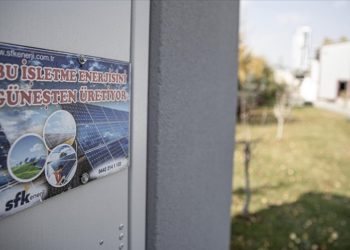 Fabrikasının tüm enerjisini güneş ve atıklardan karşılıyor