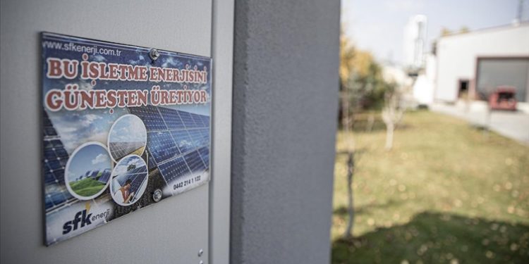 Fabrikasının tüm enerjisini güneş ve atıklardan karşılıyor