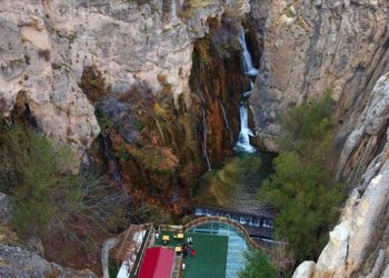 Günpınar Şelalesi sonbahar renklerine büründü