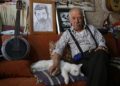 Mardinli yarım asırlık müzisyen artık dostları ve kedisi için çalıyor