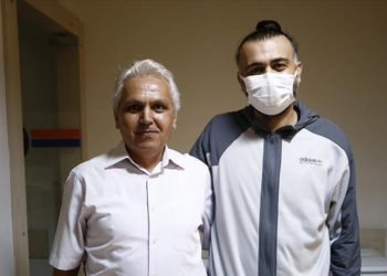 İyiliksever dayı 24 yıl önce verdiği sözü tutarak yeğenine böbreğini bağışladı