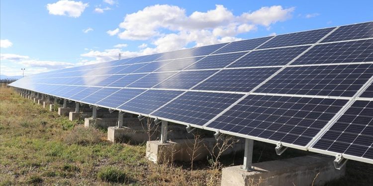 Kış kentinin "güneşi" elektrik enerjisine dönüşüyor