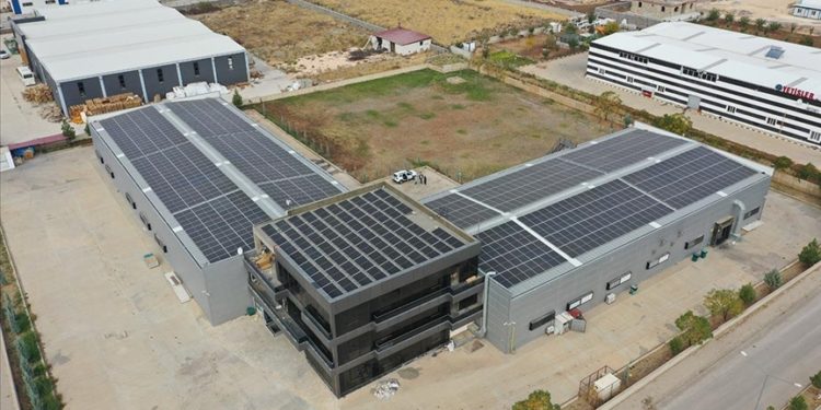 Diyarbakır’da kadayıf üreten firmanın enerjisi güneşten